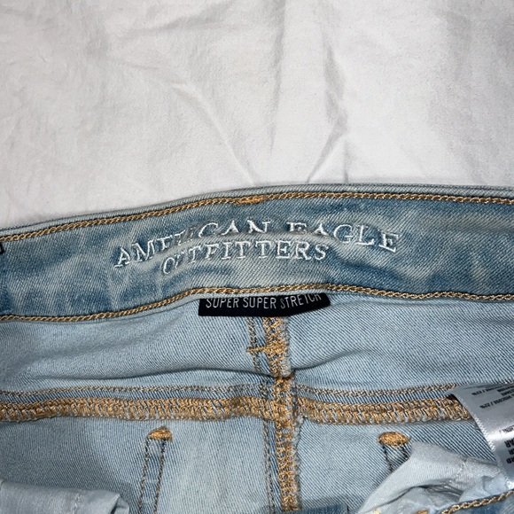 American Eagle Light Wash Distressed Jegging - Picture 3 of 4